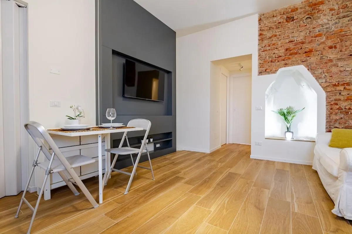 New Charming Milanese Apartment Near Loreto Μιλάνο